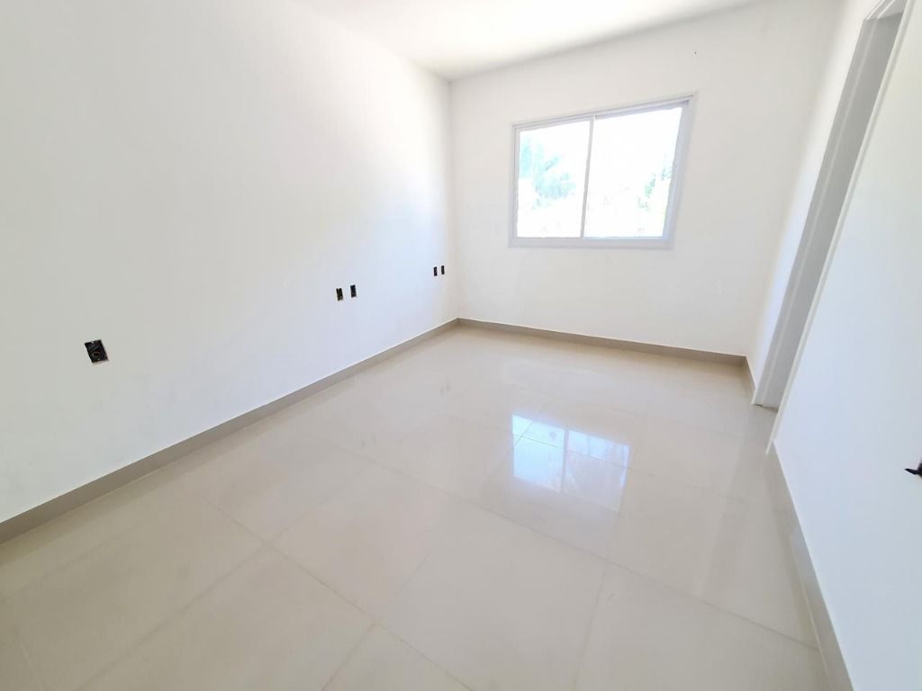 Bello Village | Casa a venda com 3 quartos 2 vagas na Estrada do Fio