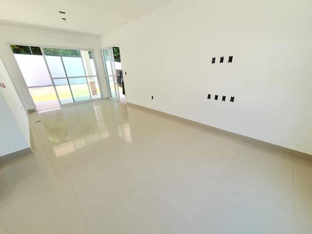 Bello Village | Casa a venda com 3 quartos 2 vagas na Estrada do Fio