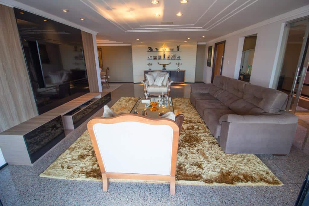 Apartamento de Alto Padrão no Meireles