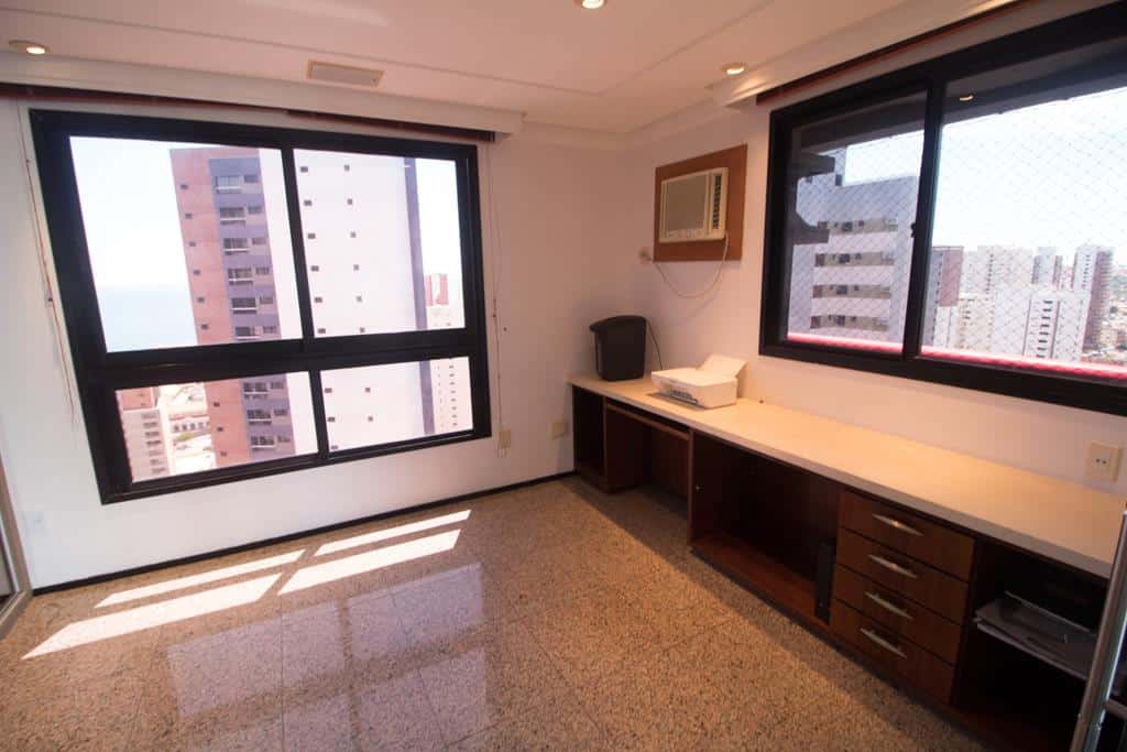 Apartamento de Alto Padrão no Meireles