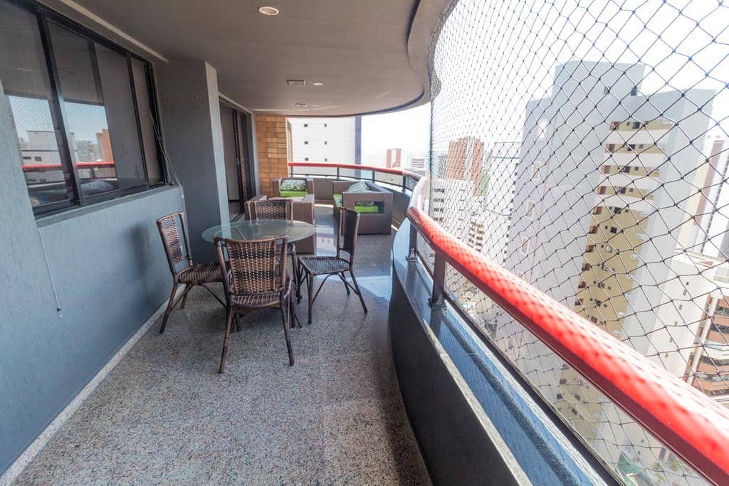 Apartamento de Alto Padrão no Meireles