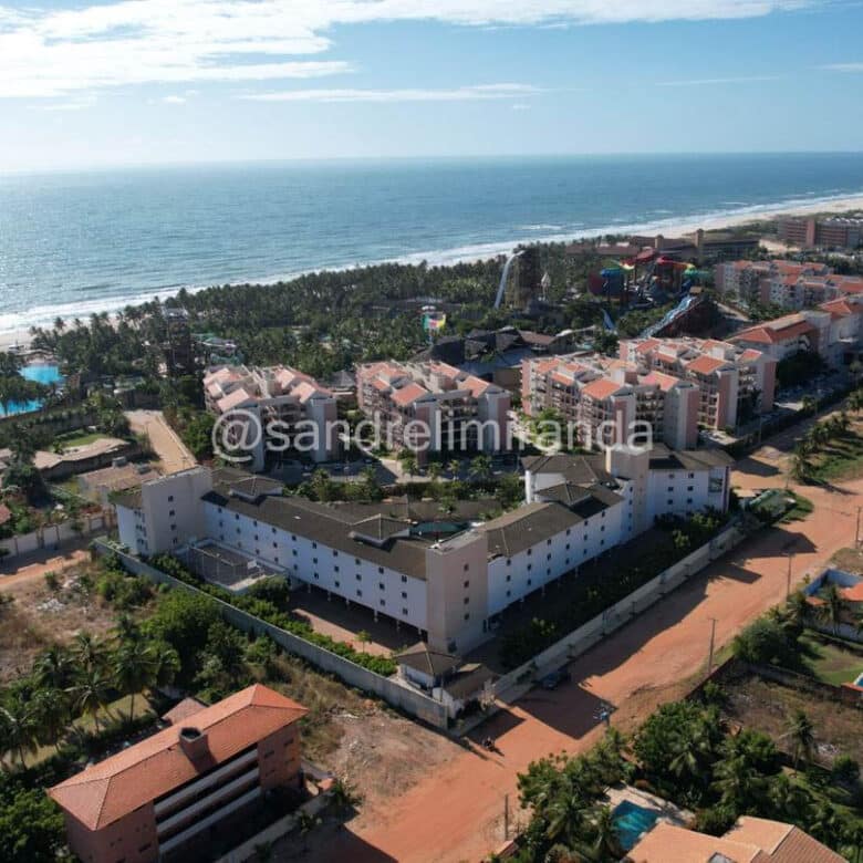 Porto Beach Porto das Dunas | 76m², 3 Qts e Varanda Gourmet
