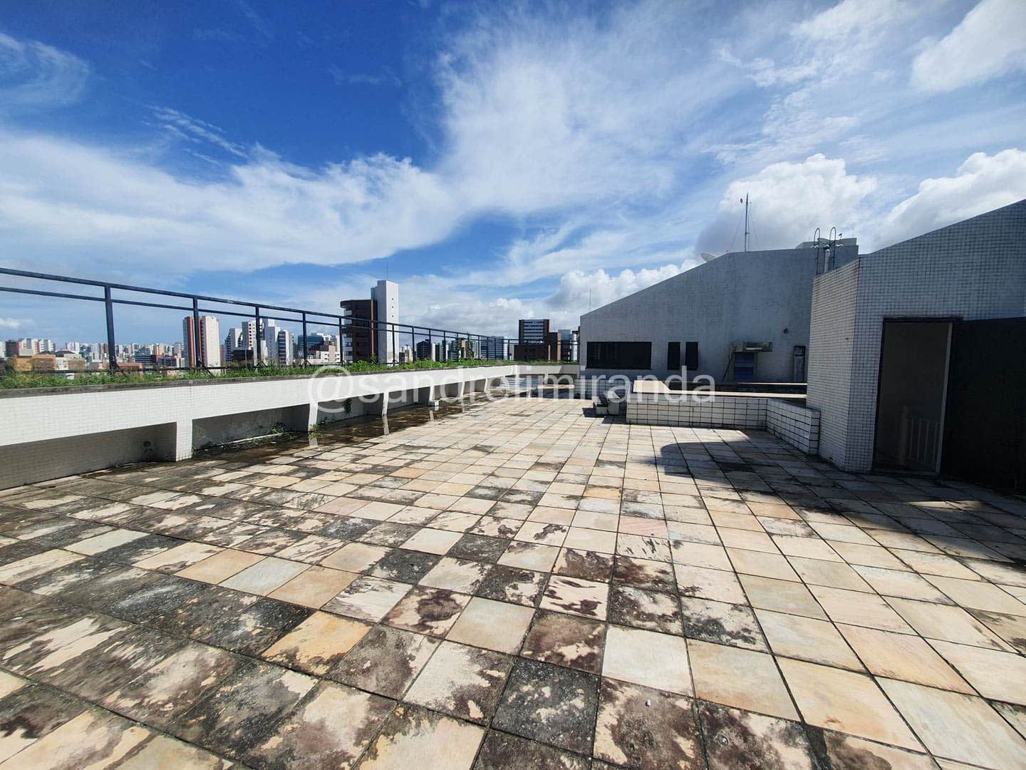 Amplo apartamento à Venda no Meireles 3 Quartos