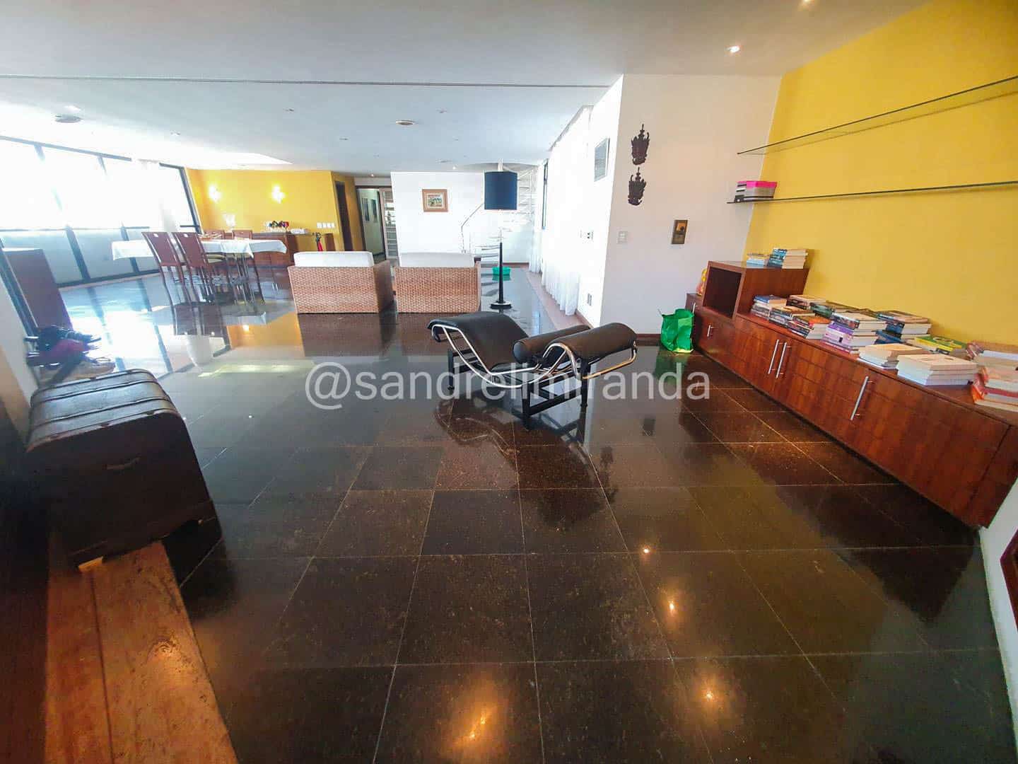 Amplo apartamento à Venda no Meireles 3 Quartos