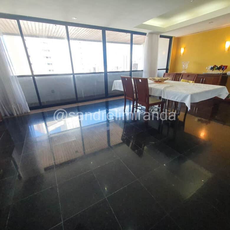 Amplo apartamento à Venda no Meireles 3 Quartos