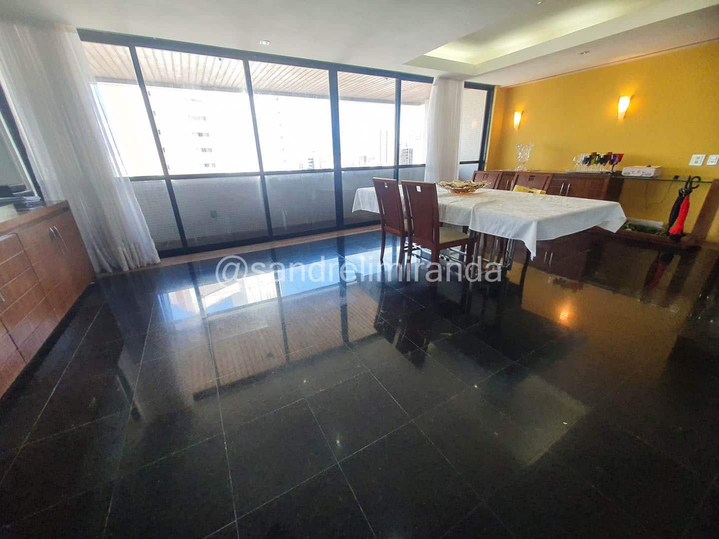 Amplo apartamento à Venda no Meireles 3 Quartos