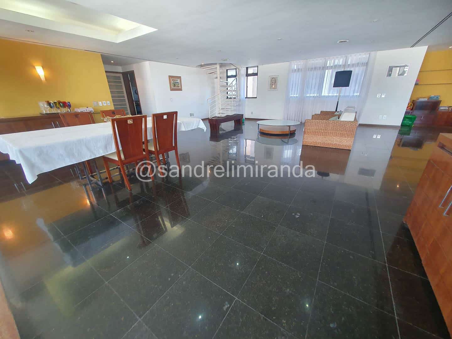 Amplo apartamento à Venda no Meireles 3 Quartos