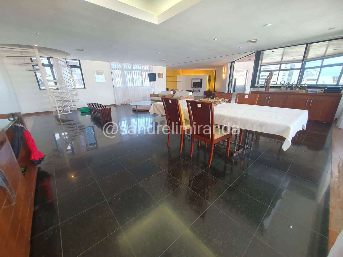 Amplo apartamento à Venda no Meireles 3 Quartos
