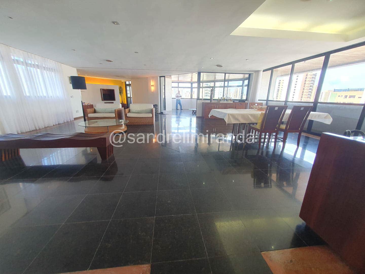 Amplo apartamento à Venda no Meireles 3 Quartos