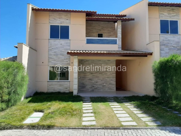 Casa Duplex na Cidade dos Funcionários – Pronta para Morar