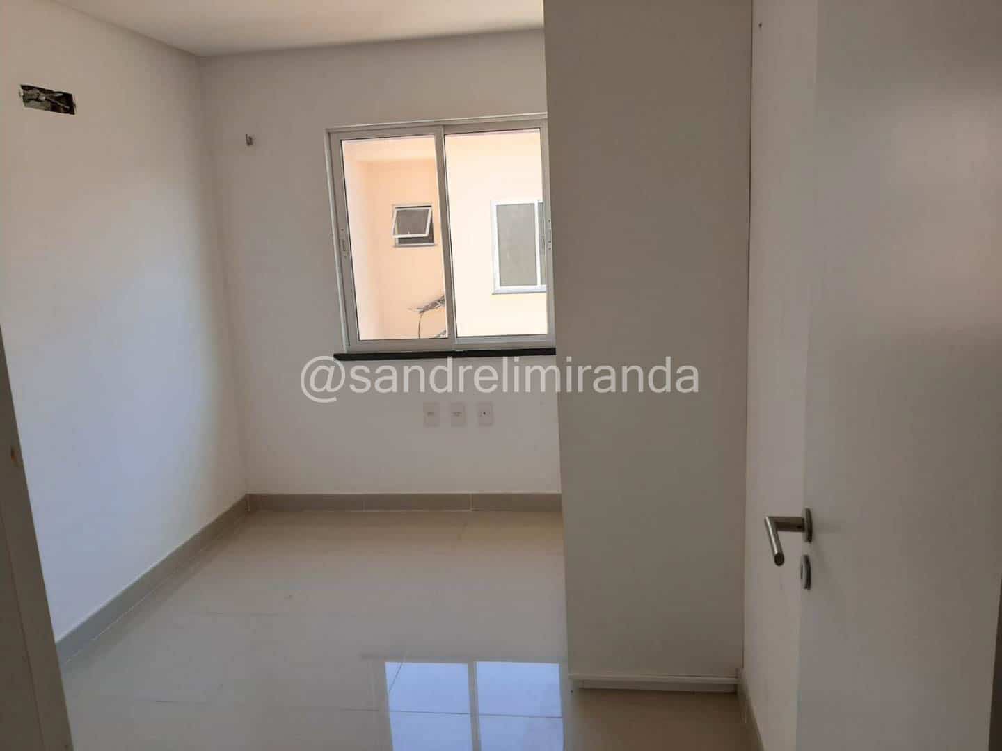 Casa Duplex na Cidade dos Funcionários – Pronta para Morar