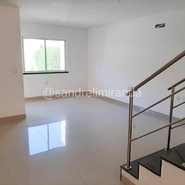 Casa Duplex na Cidade dos Funcionários – Pronta para Morar