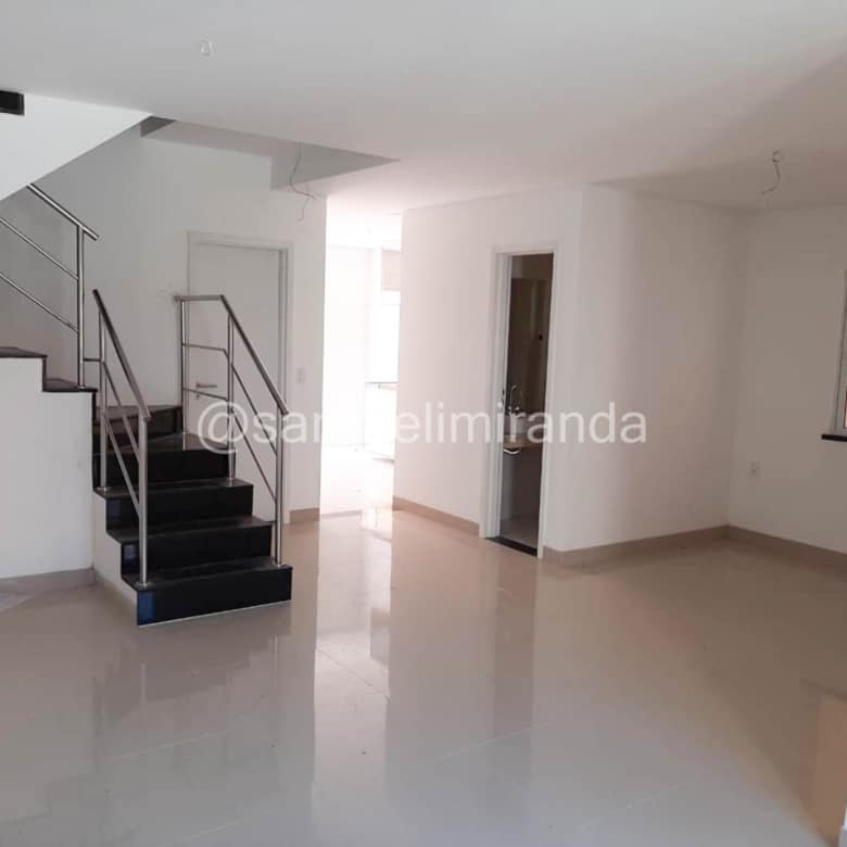 Casa Duplex na Cidade dos Funcionários – Pronta para Morar