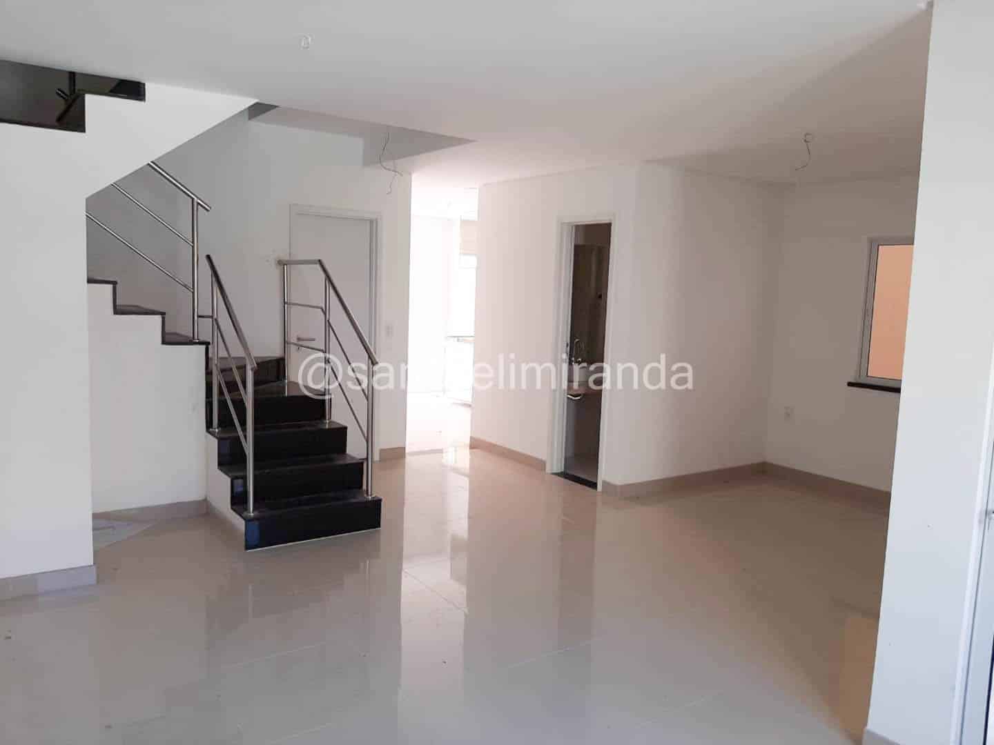 Casa Duplex na Cidade dos Funcionários – Pronta para Morar