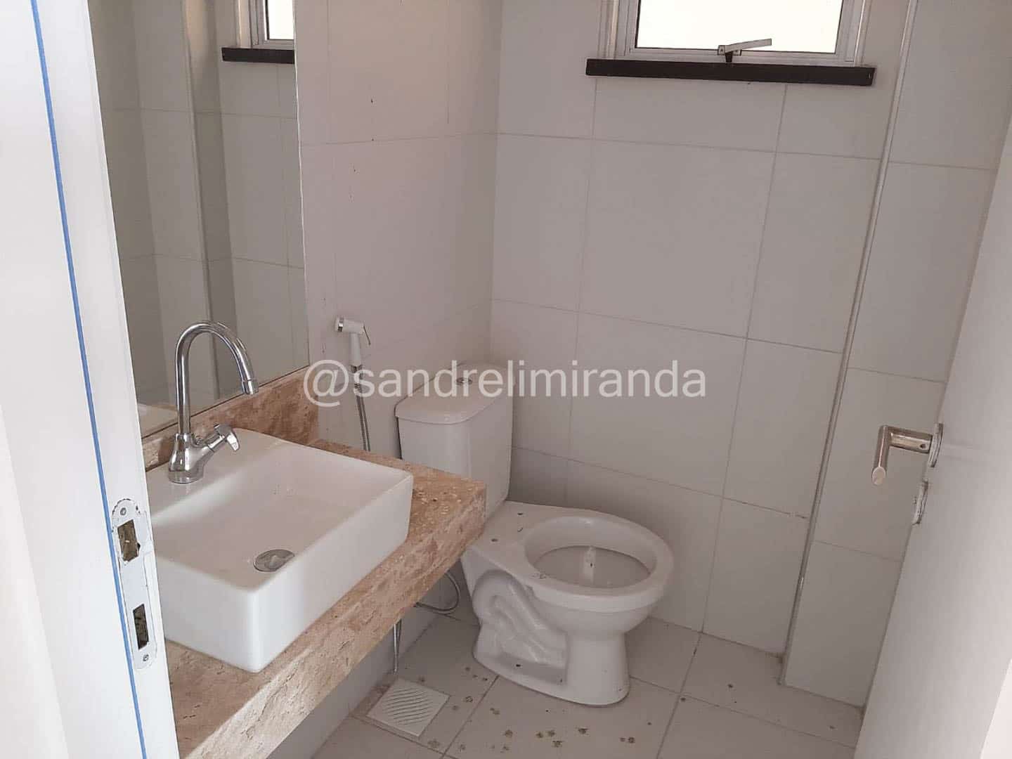Casa Duplex na Cidade dos Funcionários – Pronta para Morar
