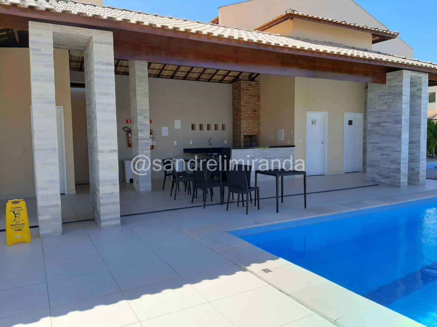 Casa Duplex na Cidade dos Funcionários – Pronta para Morar