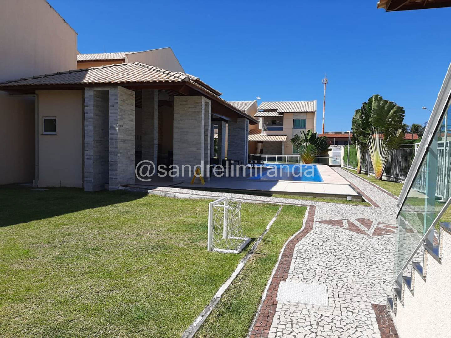 Casa Duplex na Cidade dos Funcionários – Pronta para Morar