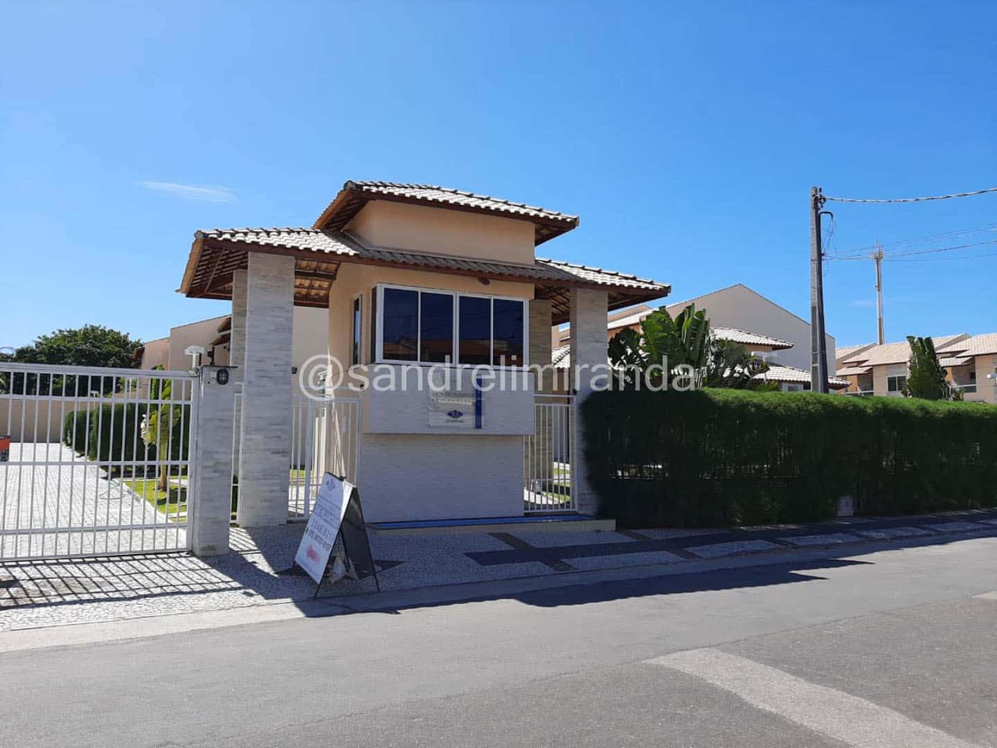 Casa Duplex na Cidade dos Funcionários – Pronta para Morar