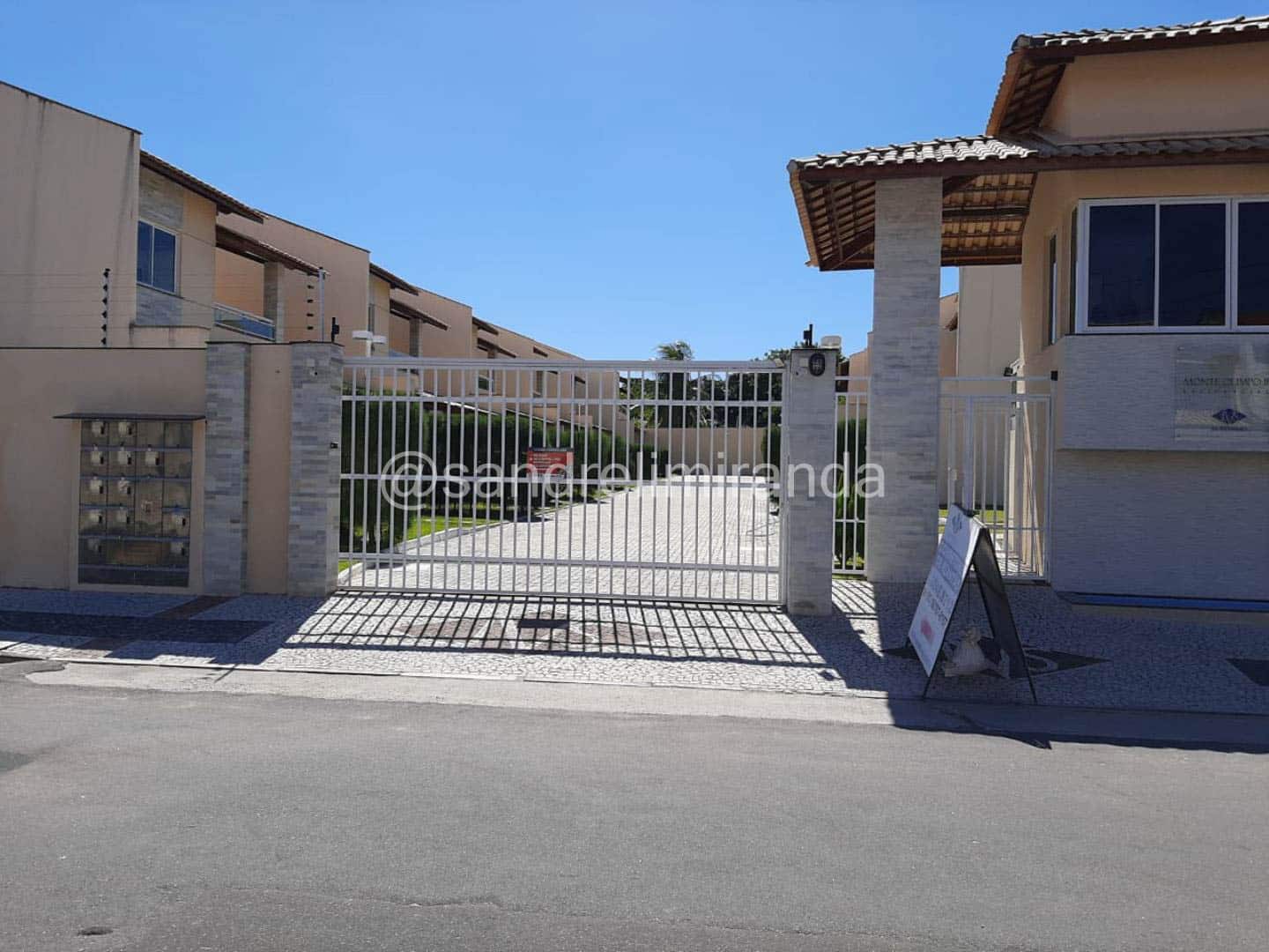 Casa Duplex na Cidade dos Funcionários – Pronta para Morar