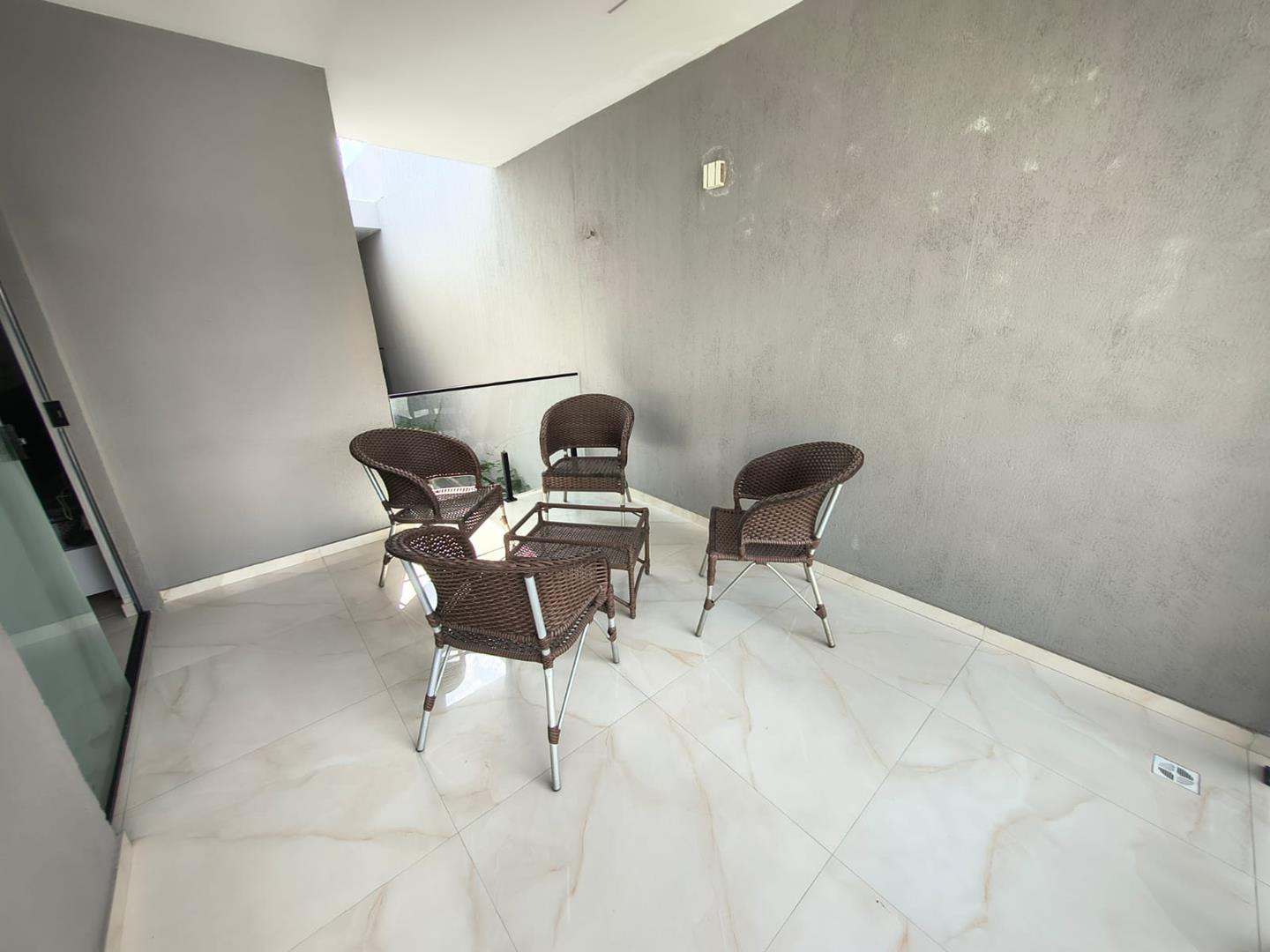 Casa Duplex Nova com 4 Suítes, 177 m² e Excelente Acabamento – R$ 720 Mil