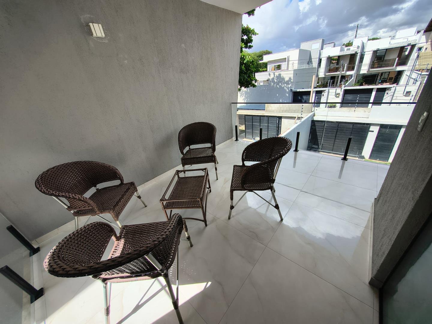 Casa Duplex Nova com 4 Suítes, 177 m² e Excelente Acabamento – R$ 720 Mil