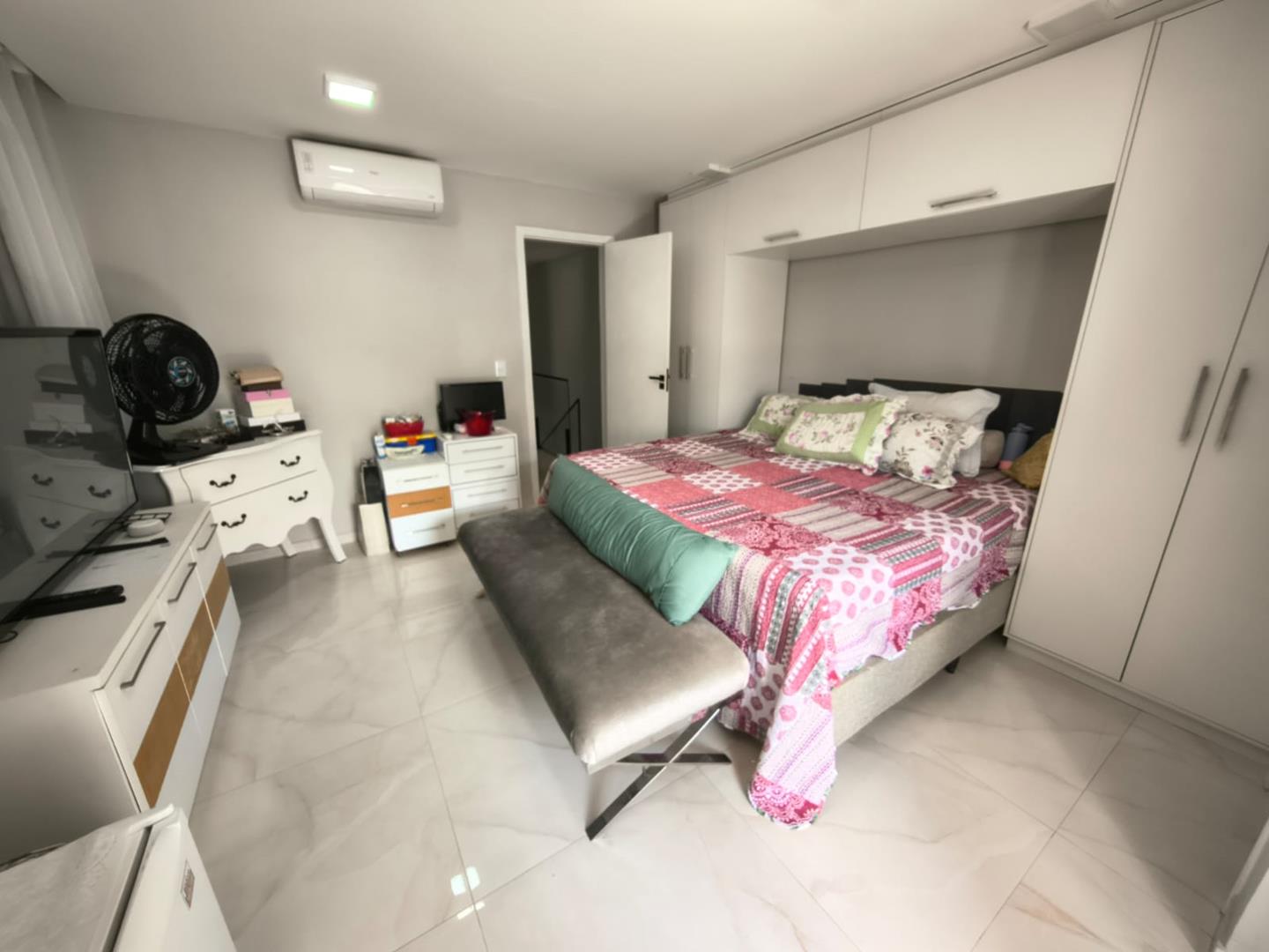 Casa Duplex Nova com 4 Suítes, 177 m² e Excelente Acabamento – R$ 720 Mil