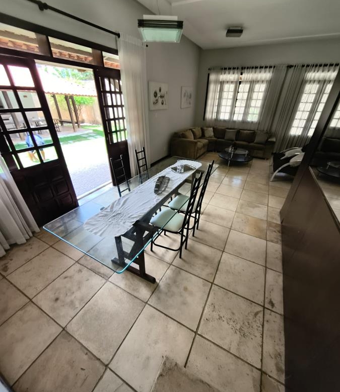 Casa à Venda no bairro Engenheiro Luciano Cavalcante com 4 Suítes com acesso por duas ruas.