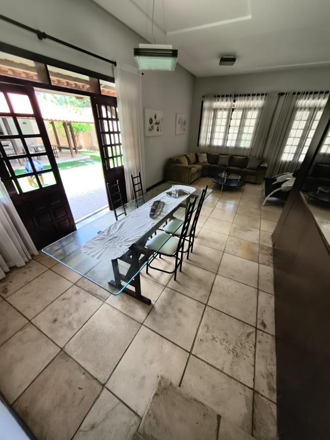 Casa à Venda no bairro Engenheiro Luciano Cavalcante com 4 Suítes com acesso por duas ruas.