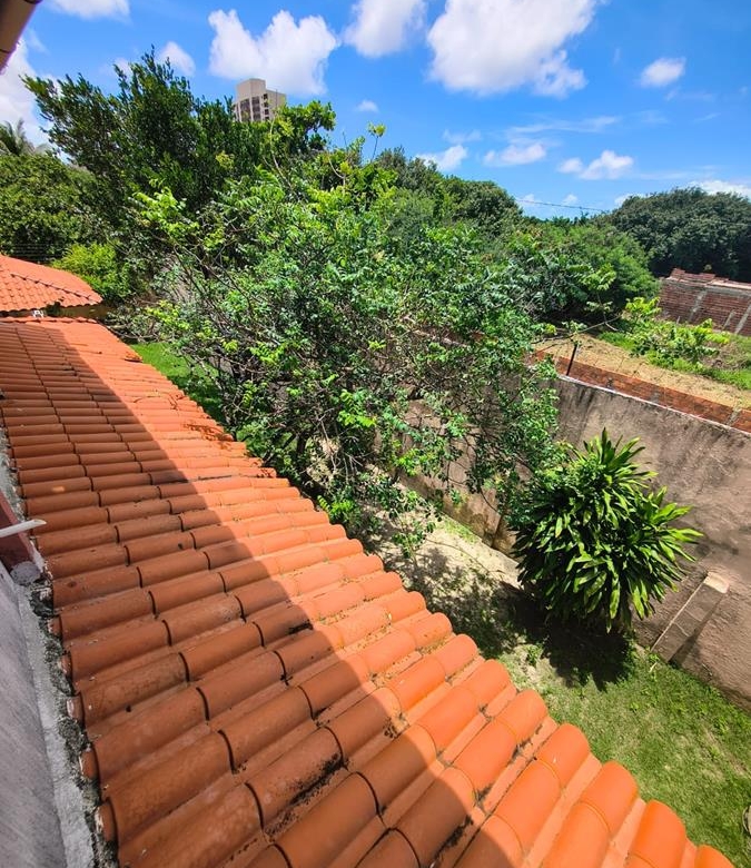Casa à Venda no bairro Engenheiro Luciano Cavalcante com 4 Suítes com acesso por duas ruas.