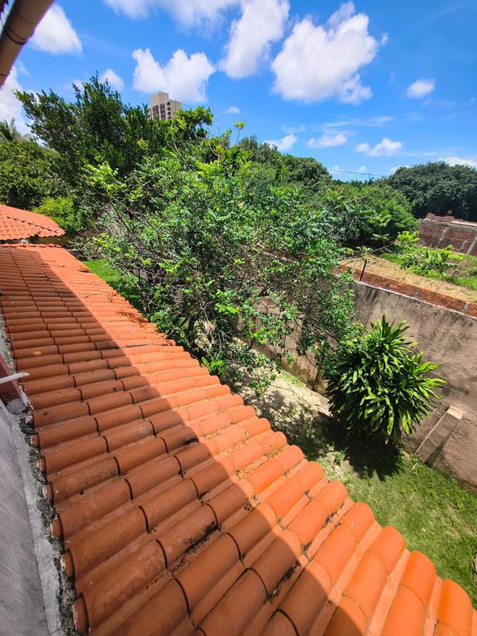 Casa à Venda no bairro Engenheiro Luciano Cavalcante com 4 Suítes com acesso por duas ruas.