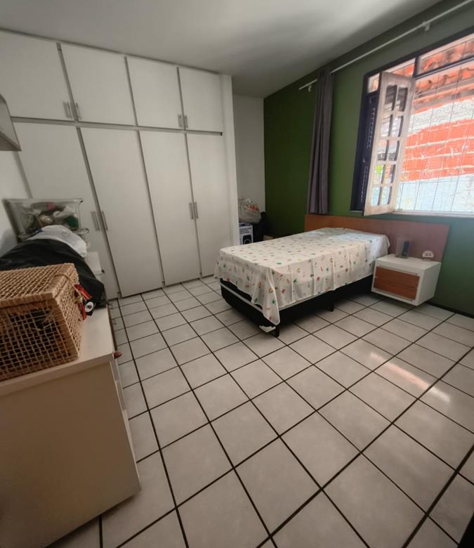 Casa à Venda no bairro Engenheiro Luciano Cavalcante com 4 Suítes com acesso por duas ruas.