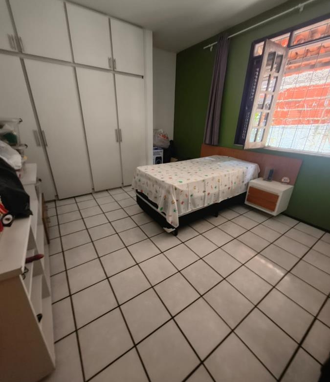 Casa à Venda no bairro Engenheiro Luciano Cavalcante com 4 Suítes com acesso por duas ruas.