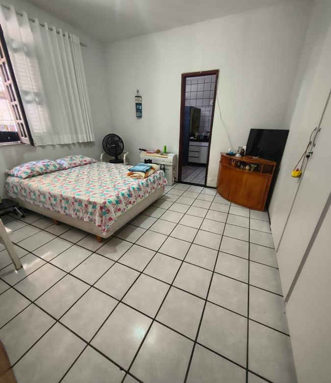 Casa à Venda no bairro Engenheiro Luciano Cavalcante com 4 Suítes com acesso por duas ruas.
