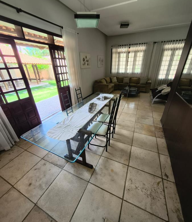 Casa à Venda no bairro Engenheiro Luciano Cavalcante com 4 Suítes com acesso por duas ruas.