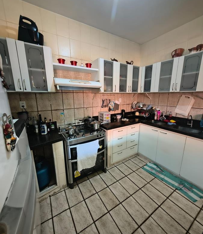 Casa à Venda no bairro Engenheiro Luciano Cavalcante com 4 Suítes com acesso por duas ruas.