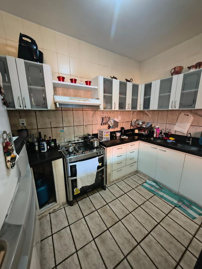 Casa à Venda no bairro Engenheiro Luciano Cavalcante com 4 Suítes com acesso por duas ruas.