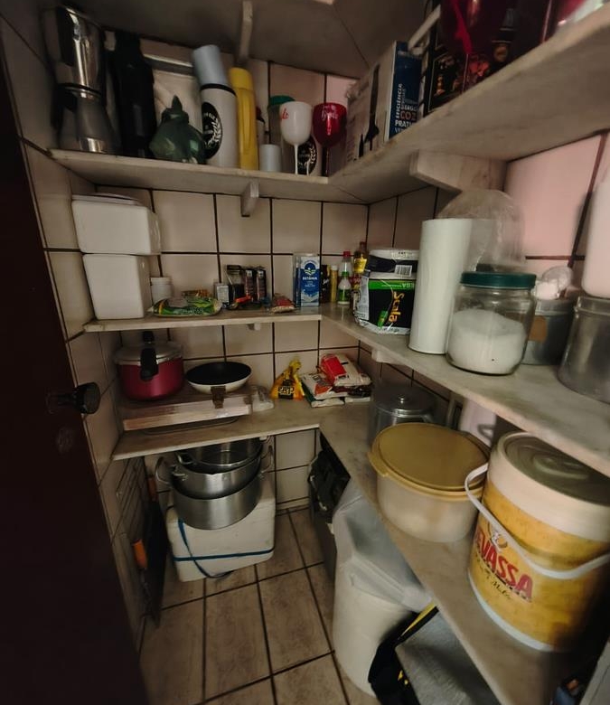 Casa à Venda no bairro Engenheiro Luciano Cavalcante com 4 Suítes com acesso por duas ruas.