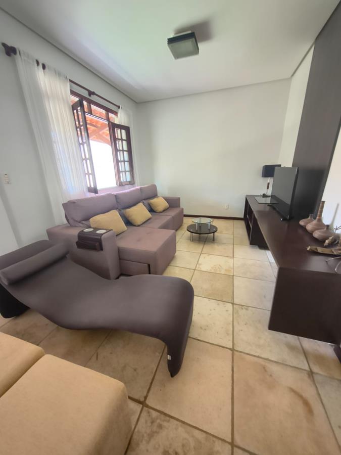 Casa à Venda no bairro Engenheiro Luciano Cavalcante com 4 Suítes com acesso por duas ruas.