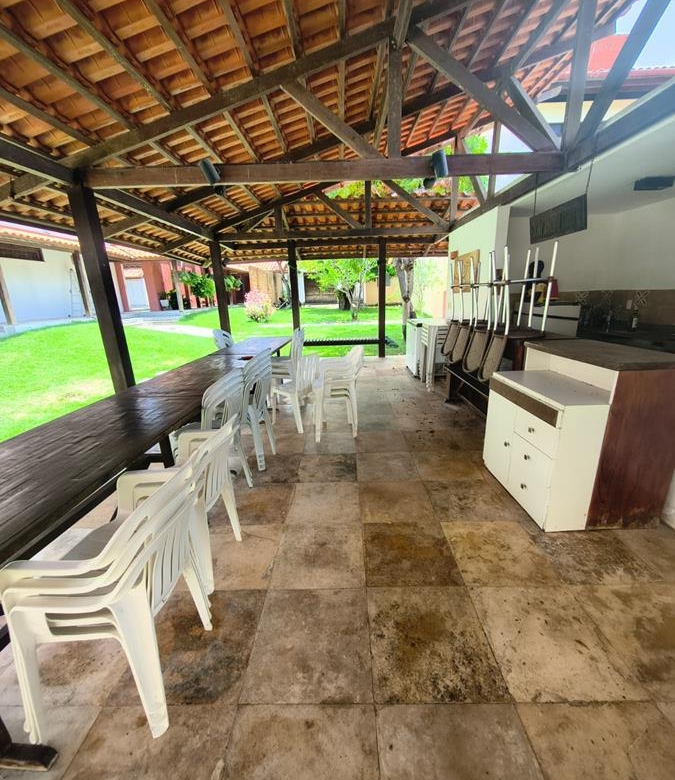 Casa à Venda no bairro Engenheiro Luciano Cavalcante com 4 Suítes com acesso por duas ruas.