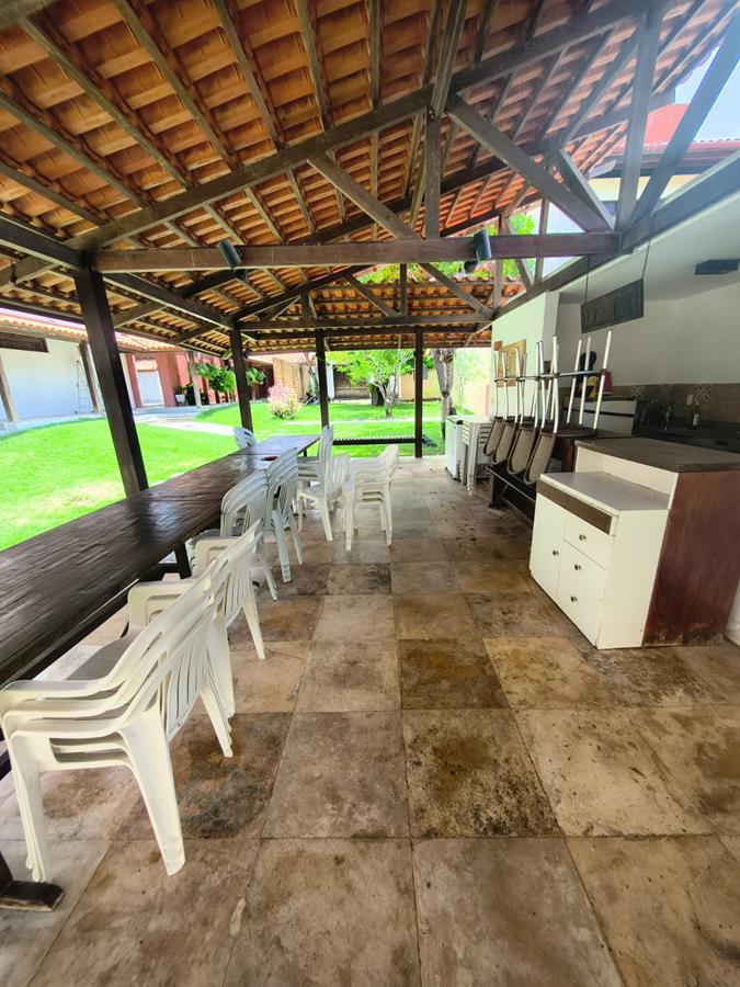 Casa à Venda no bairro Engenheiro Luciano Cavalcante com 4 Suítes com acesso por duas ruas.