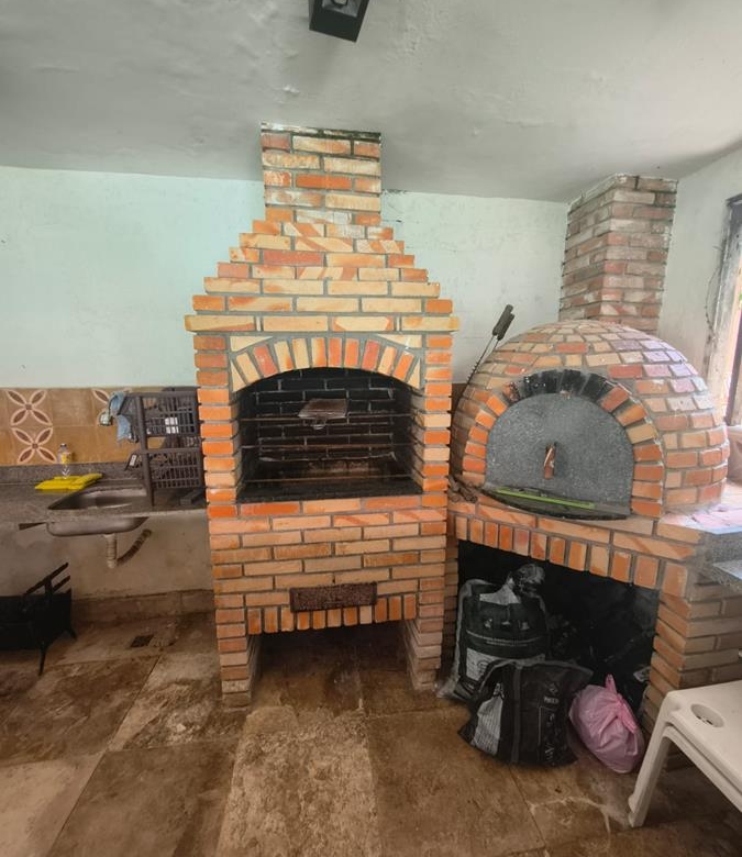 Casa à Venda no bairro Engenheiro Luciano Cavalcante com 4 Suítes com acesso por duas ruas.