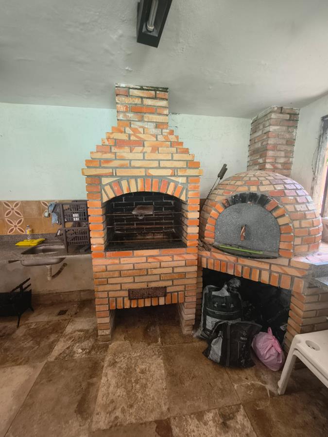 Casa à Venda no bairro Engenheiro Luciano Cavalcante com 4 Suítes com acesso por duas ruas.