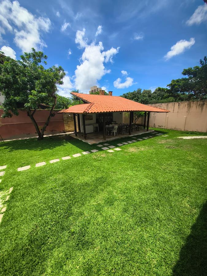 Casa à Venda no bairro Engenheiro Luciano Cavalcante com 4 Suítes com acesso por duas ruas.