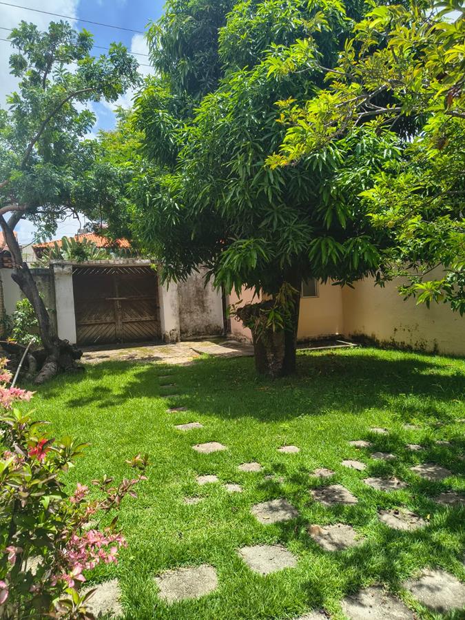 Casa à Venda no bairro Engenheiro Luciano Cavalcante com 4 Suítes com acesso por duas ruas.