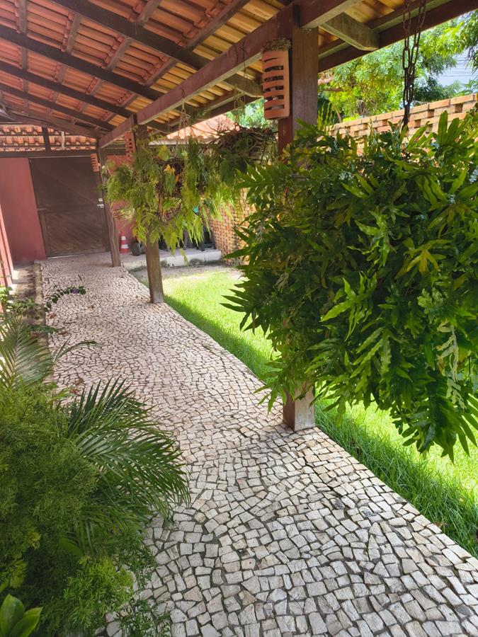 Casa à Venda no bairro Engenheiro Luciano Cavalcante com 4 Suítes com acesso por duas ruas.
