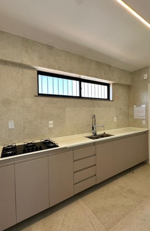 Cobertura à venda na Aldeota com 251 m², 4 suítes e 4 vagas próximo ao RioMar