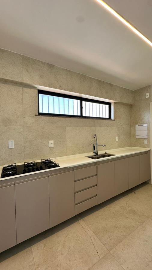 Cobertura à venda na Aldeota com 251 m², 4 suítes e 4 vagas próximo ao RioMar