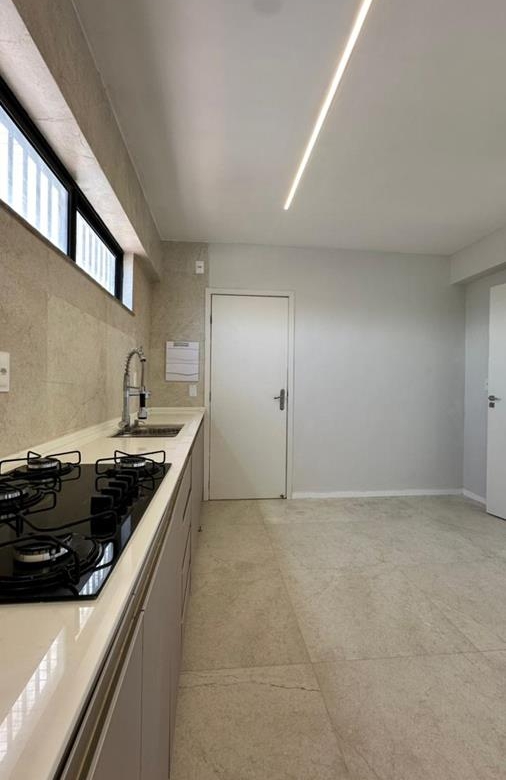 Cobertura à venda na Aldeota com 251 m², 4 suítes e 4 vagas próximo ao RioMar