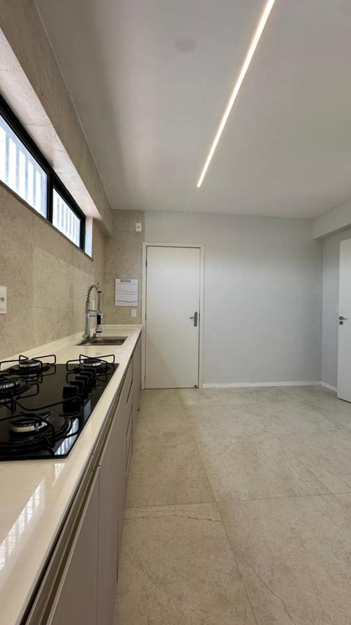 Cobertura à venda na Aldeota com 251 m², 4 suítes e 4 vagas próximo ao RioMar