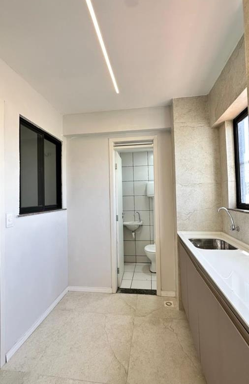 Cobertura à venda na Aldeota com 251 m², 4 suítes e 4 vagas próximo ao RioMar